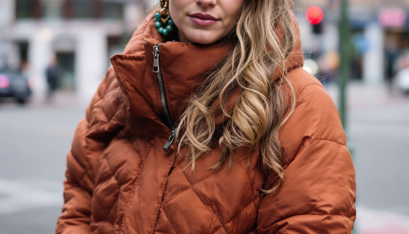 Guide pour associer une veste matelassée femme avec différents styles